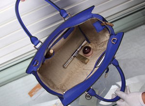 包包專柜專賣風(fēng)靜物拍攝 女包拍攝產(chǎn)品拍相商業(yè)攝影 包包場(chǎng)景網(wǎng)拍女款箱包 專柜場(chǎng)景棚拍圖片